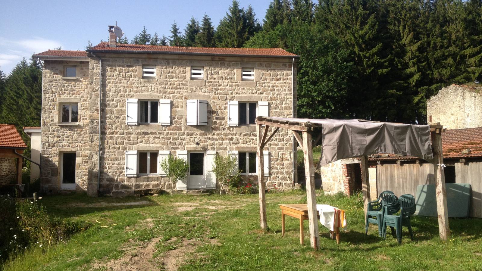  Hébergement touristique Auvergne-Rhône-Alpes Loire Gîte des chevreuils