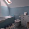 Salle de bains avec baignoire, à l'étage, desservant les 3 chambres centrales. -  Gîte Gite "chez Madeleine" (Normandie, Manche)