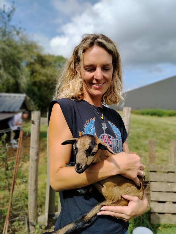 Marie et Marley, notre brebis - Activité Bretagne Côtes-d'Armor Graines d'espoir en bords de Rance