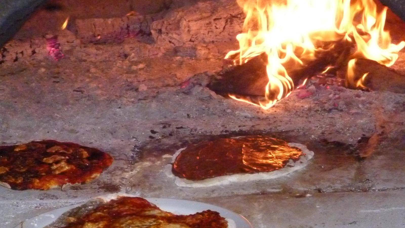 Pizzas au four à bois - Activité Auvergne-Rhône-Alpes Drôme L'escale du bout du chemin