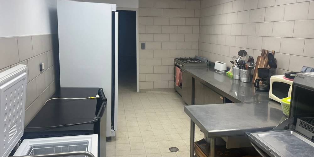 Vue d'ensemble de la cuisine professionnelle -  GITE DES 3 SUISSESSES (Grand Est, Vosges)