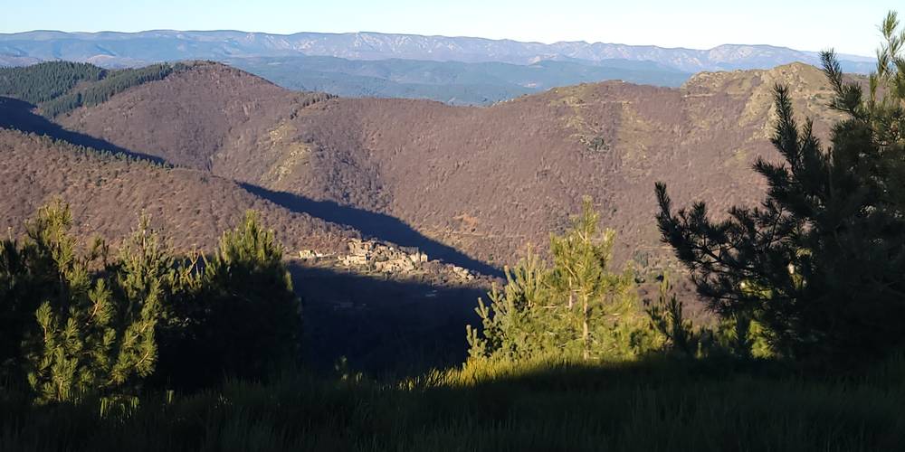Le Frontal vu du sommet de la Fage, en face -  LE FRONTAL HAUT (Occitanie, Gard)