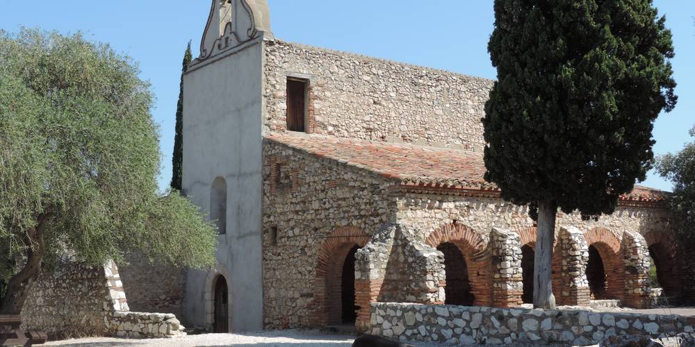 découverte du patrimoine : chapelle Saint Vincent aux milieux des olivers sur les hauteurs du villag -  DOMAINE PONS GRALET (Occitanie, Pyrénées-Orientales)