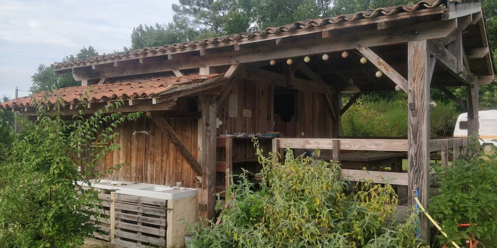 sanitaires -  APYRAINE (Nouvelle-Aquitaine, Dordogne)