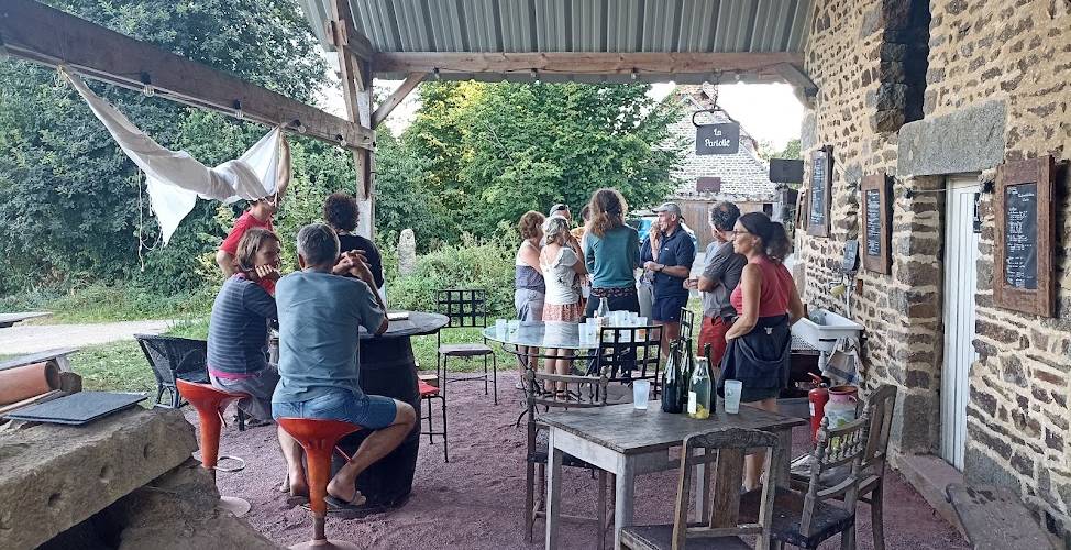 Des temps conviviaux -  CAMPING PAYSAN DE LA GILBERDIÈRE (Normandie, Orne)