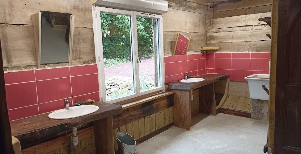 Les lavabos -  CAMPING PAYSAN DE LA GILBERDIÈRE (Normandie, Orne)