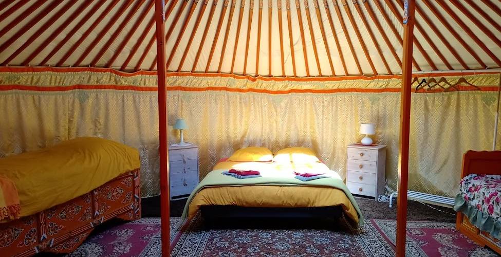 Intérieur couleur soleil -  CAMPING PAYSAN DE LA GILBERDIÈRE (Normandie, Orne)