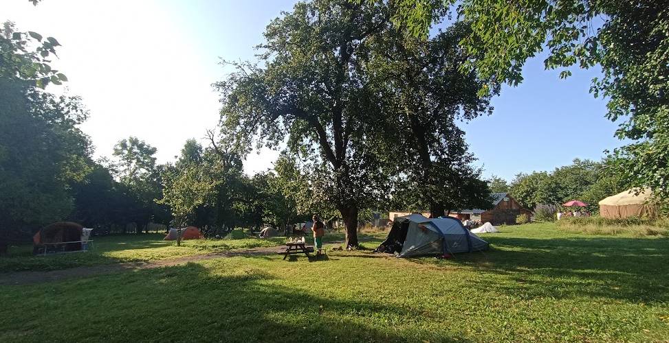 Plantez votre tente là ou vous sentirez bien -  CAMPING PAYSAN DE LA GILBERDIÈRE (Normandie, Orne)