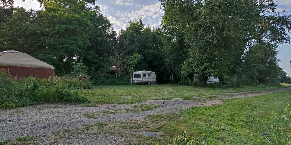 La yourte du bas  en pleine lumière -  CAMPING PAYSAN DE LA GILBERDIÈRE (Normandie, Orne)