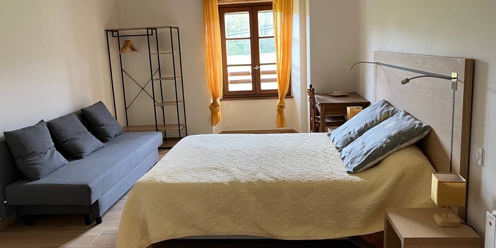 chambre jaune -  Ferme Pekoainia (Nouvelle-Aquitaine, Pyrénées-Atlantiques)