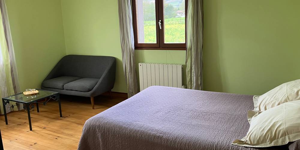 chambre verte -  Ferme Pekoainia (Nouvelle-Aquitaine, Pyrénées-Atlantiques)