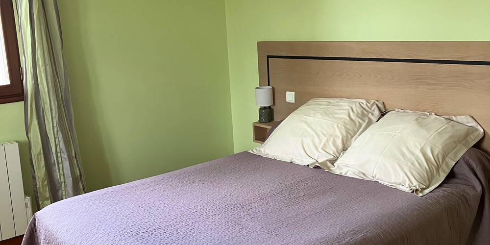 chambre verte -  Ferme Pekoainia (Nouvelle-Aquitaine, Pyrénées-Atlantiques)