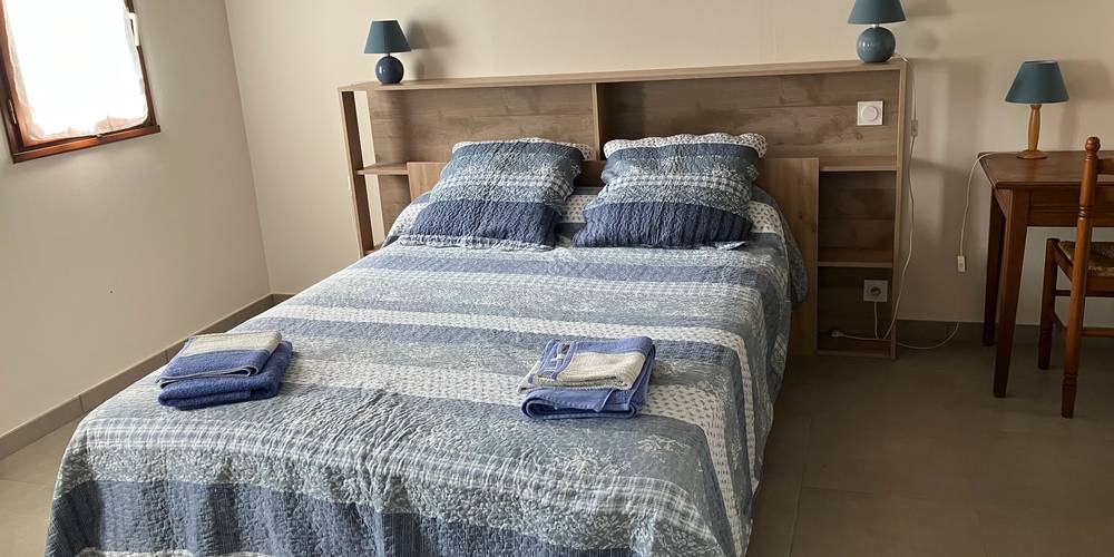 chambre bleue -  Ferme Pekoainia (Nouvelle-Aquitaine, Pyrénées-Atlantiques)