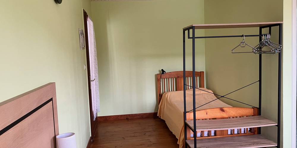 chambre verte -  Ferme Pekoainia (Nouvelle-Aquitaine, Pyrénées-Atlantiques)