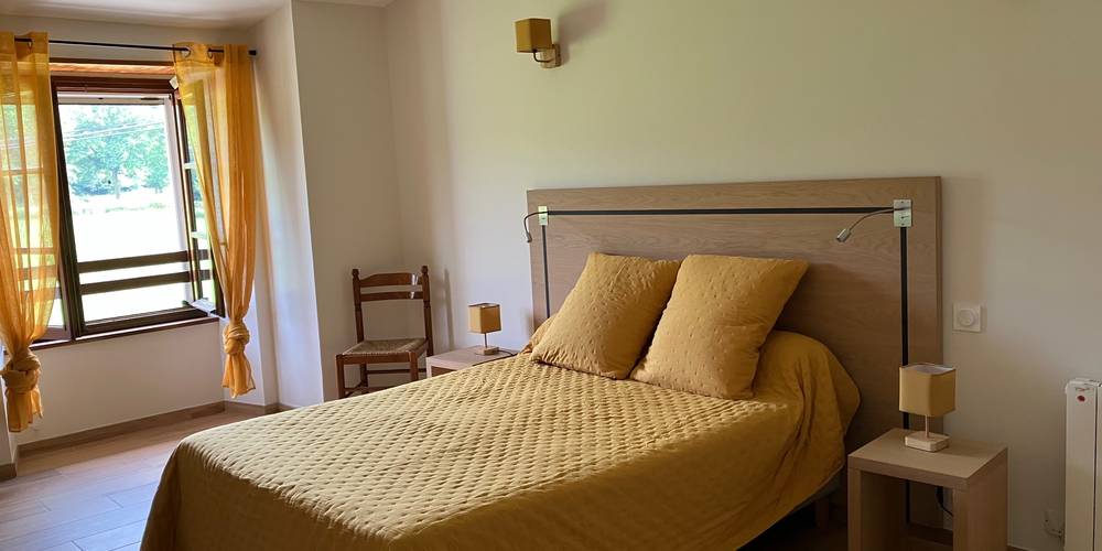 chambre jaune -  Ferme Pekoainia (Nouvelle-Aquitaine, Pyrénées-Atlantiques)