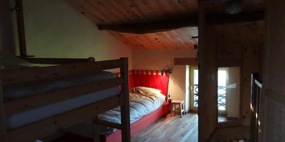 la chambre du gîte, côté sud -  Gîte des châtaigniers (Bourgogne-Franche-Comté, Saône-et-Loire)