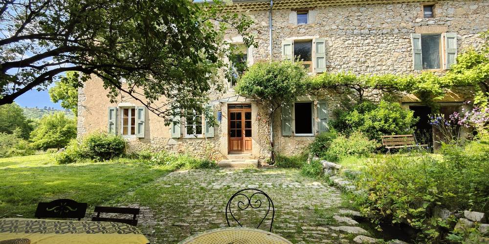 grand gîte ferme distillerie Solaure  vue de la terrasse -  SOLAURE distillery farm (Auvergne-Rhône-Alpes, Drôme)