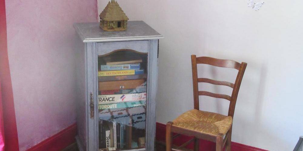 livres et jeux chambre "aux papillons" -  Gite Lamourette (Bourgogne-Franche-Comté, Jura)