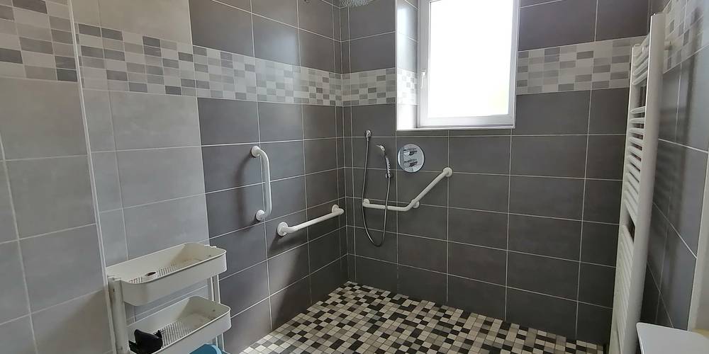 salle d'eau PMR RdC -  GITE DE GRAND LIEU (Pays de la Loire, Loire-Atlantique)