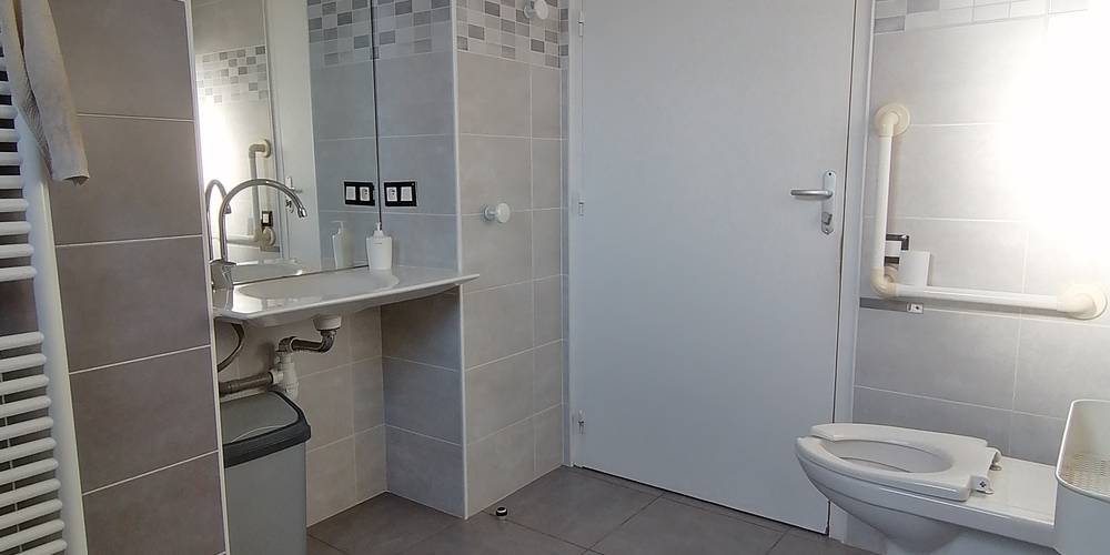 salle d'eau PMR RdC -  GITE DE GRAND LIEU (Pays de la Loire, Loire-Atlantique)