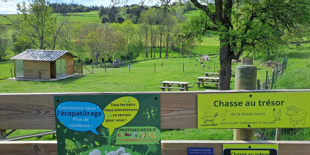  Gîte la Ferme de Servanges  -Parcours pieds nus "Lou Pié-Déchô" (Auvergne-Rhône-Alpes, Loire)