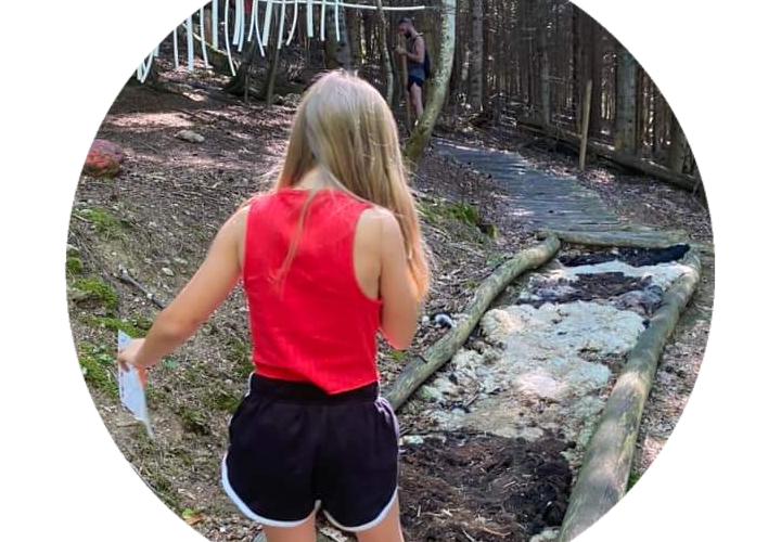  Gîte la Ferme de Servanges  -Parcours pieds nus "Lou Pié-Déchô" (Auvergne-Rhône-Alpes, Loire)