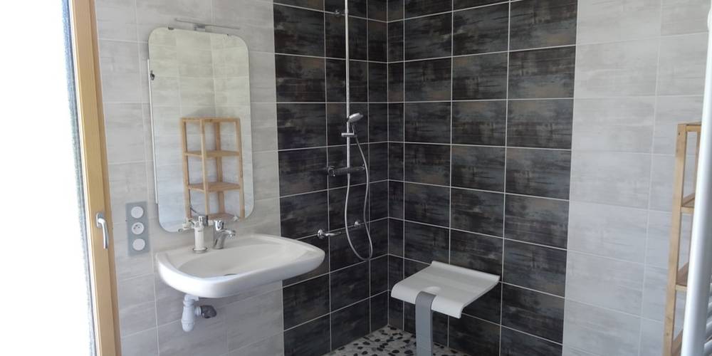 Salle de bains PMR -  L'Airellier du Pilat (Auvergne-Rhône-Alpes, Loire)
