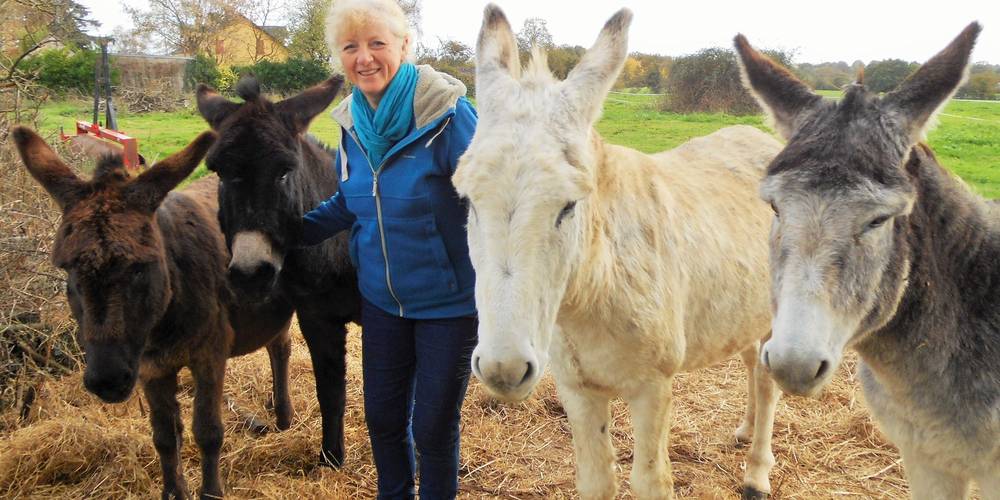 Isabelle et les ânes -  La Ferme du Biau Chemin des Landes (Pays de la Loire, Loire-Atlantique)
