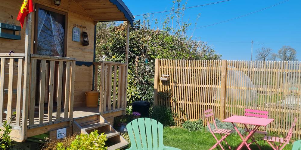 Roulotte au pré -  La Ferme Buissonnière (Normandie, Orne)