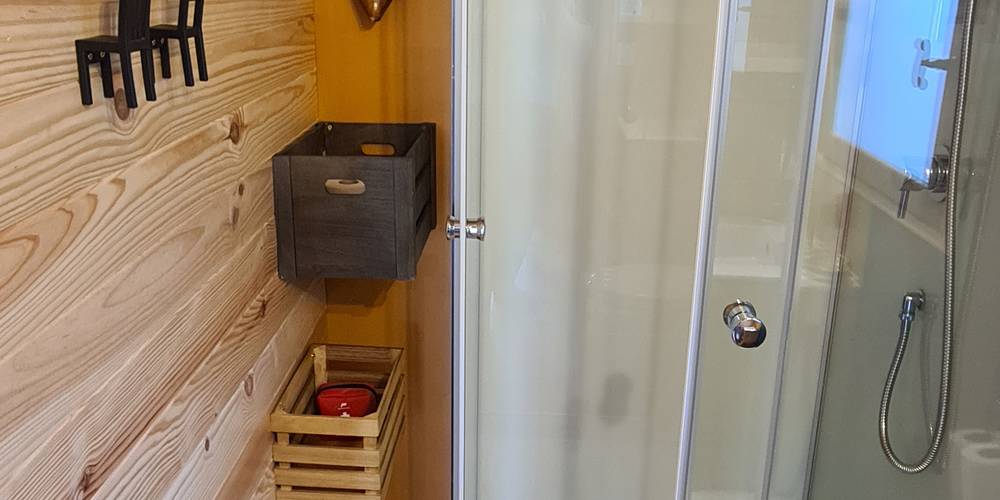 Salle de douche Roulotte -  La Ferme Buissonnière (Normandie, Orne)