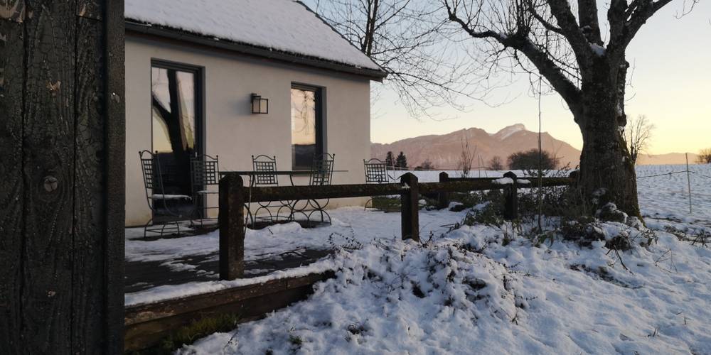 la terrasse en hiver -  La tit ferme (Auvergne-Rhône-Alpes, Savoie)