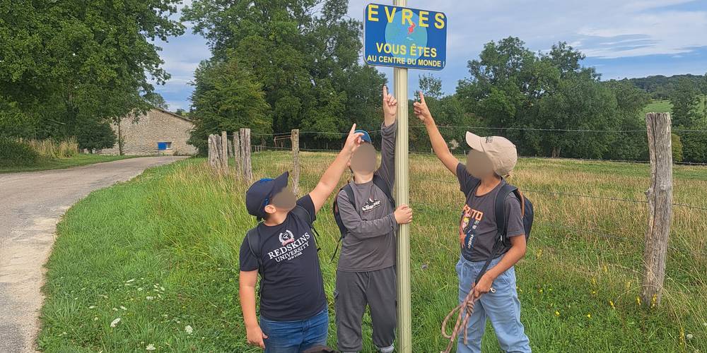 Bienvenus à Evres, petit village atypique meusien.. -  LAMA RANATHA (Grand Est, Meuse)
