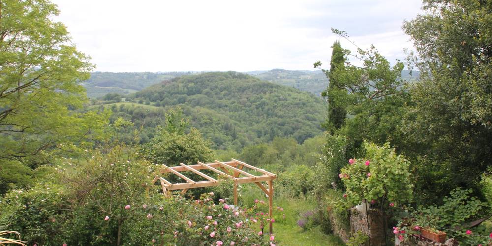  Une sorcière sur le toit** (Occitanie, Aveyron)