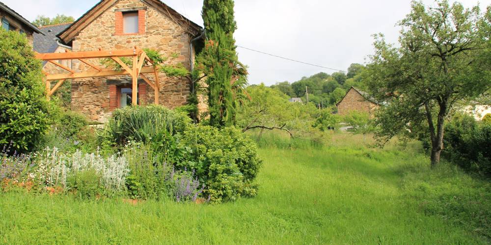  Une sorcière sur le toit** (Occitanie, Aveyron)