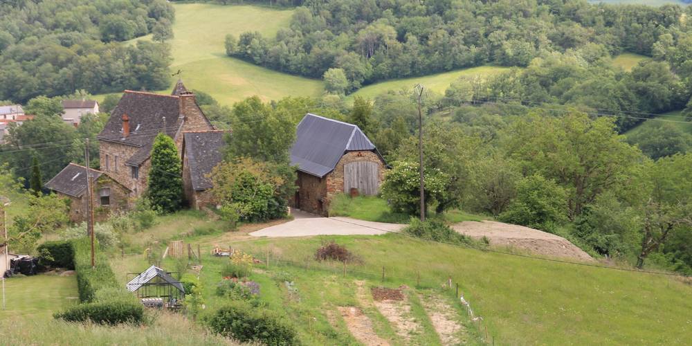 Une sorcière sur le toit** (Occitanie, Aveyron)