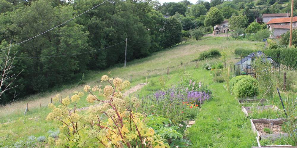  Une sorcière sur le toit** (Occitanie, Aveyron)