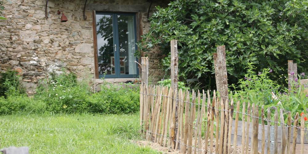  Une sorcière sur le toit** (Occitanie, Aveyron)