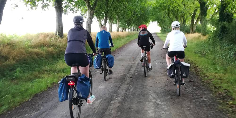 départ des randonneurs -  La Folia - Ferme de Lucquy (Grand Est, Ardennes)
