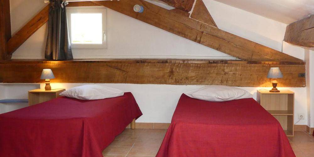 Chambre à l'étage : 3 lits. -  Gîte La Piarra (Auvergne-Rhône-Alpes, Drôme)