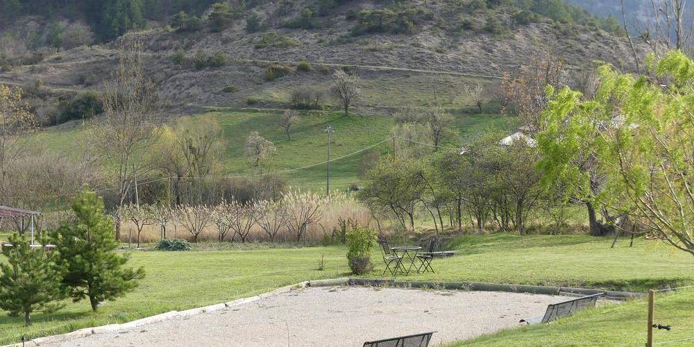 Terrain de pétanque. -  Gîte La Piarra (Auvergne-Rhône-Alpes, Drôme)