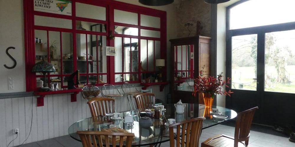 L'ancien Hall de Gare devenu Salle à Manger pour la table d'hôtes -  GARE DE TOURNEUVE (Nouvelle-Aquitaine, Lot-et-Garonne)