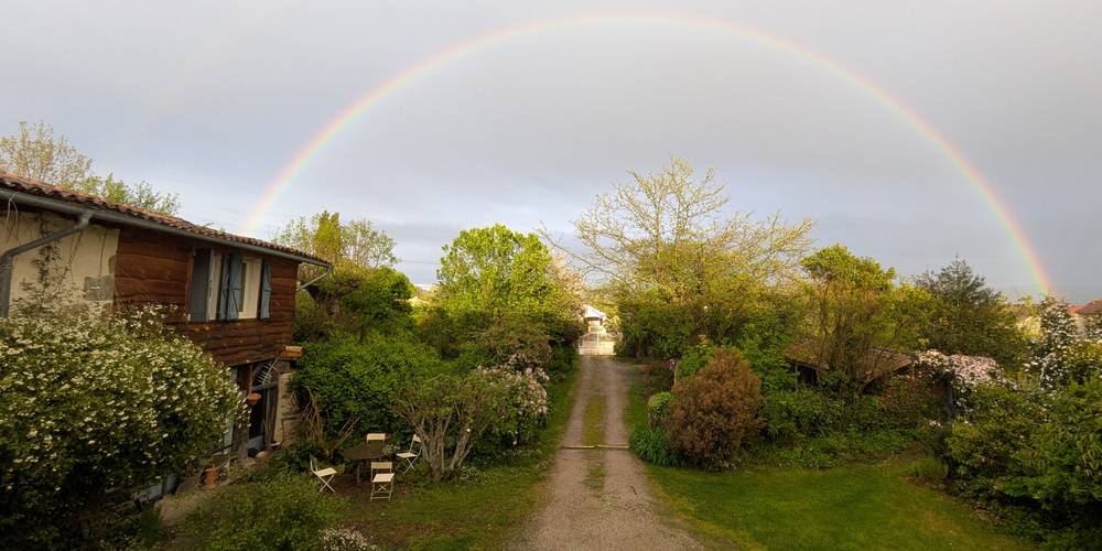 accès voitures/ la cour -  Binette et Pinceaux (Occitanie, Ariège)