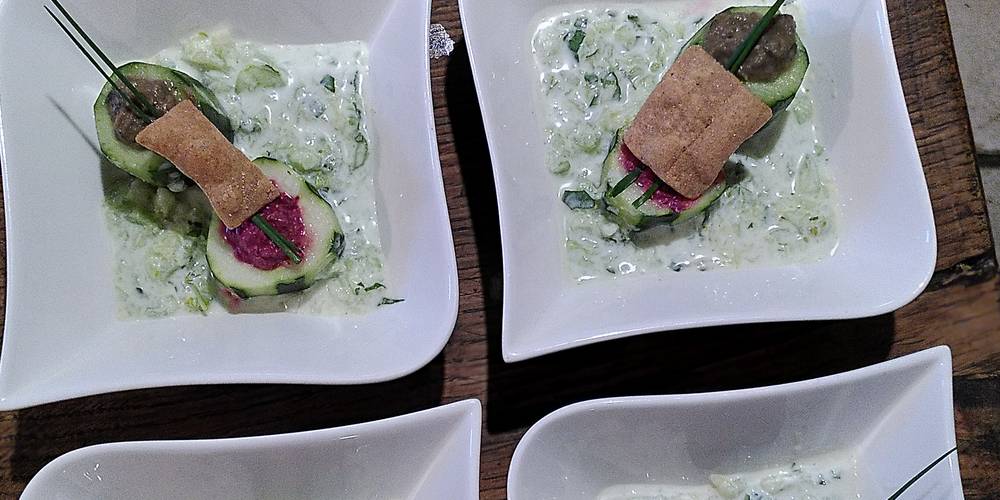 préparation table d'hôtes -  Binette et Pinceaux (Occitanie, Ariège)