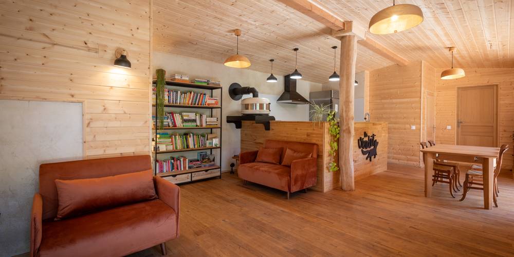 Le Cocon - le séjour (crédit photo S. Yagiz) -  Le Verdet, Dormir au Jardin (Occitanie, Tarn)