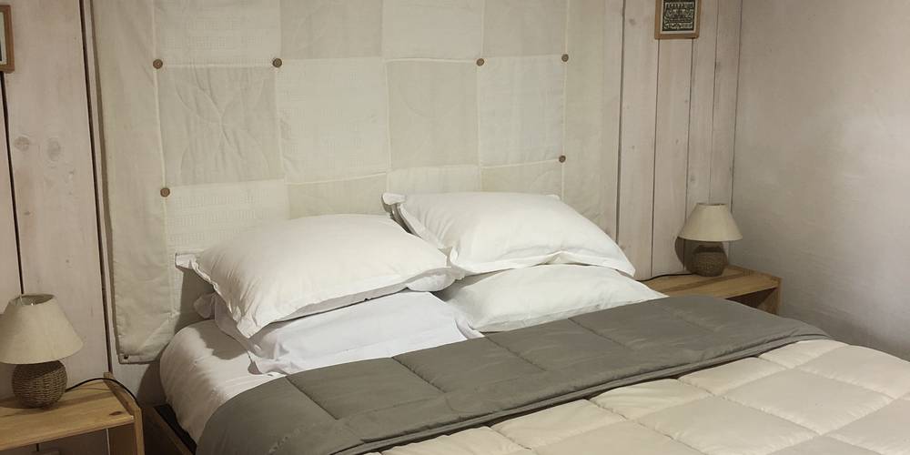 chambre lit double -  La Ferme de Sabadel (Auvergne-Rhône-Alpes, Haute-Loire)