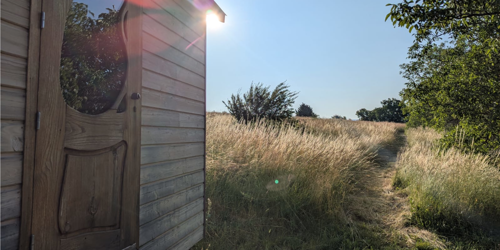 Lever de soleil sur la roulotte -  La Ferme des églantiers (Provence-Alpes-Côte d’Azur, Hautes-Alpes)
