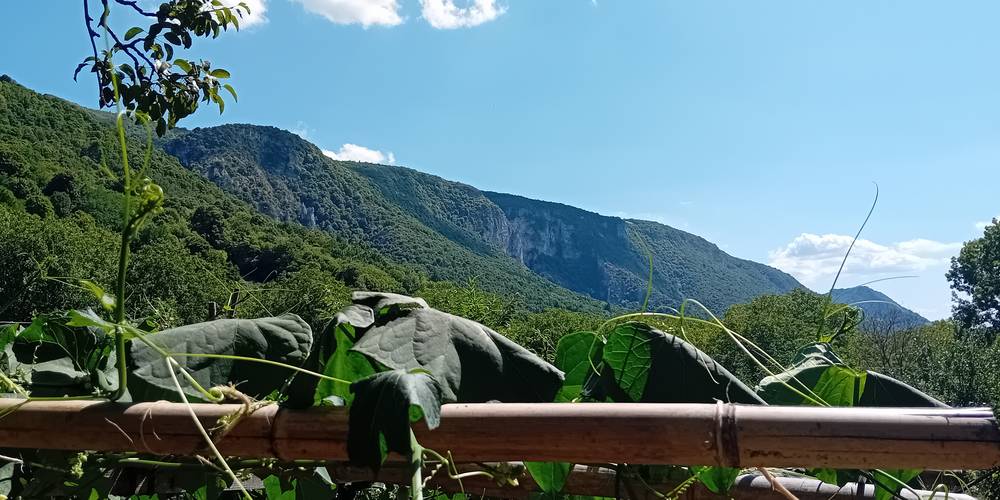 au delà les chayottes -  La Ferme de San (Auvergne-Rhône-Alpes, Isère)