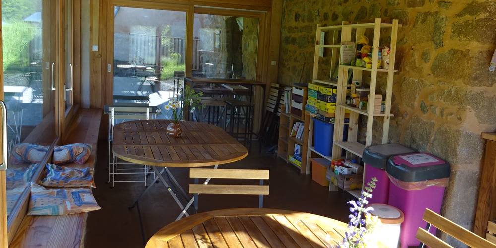 Vérandas côté médiathèque -  Camping-gîte de la Tuilerie (Auvergne-Rhône-Alpes, Rhône)