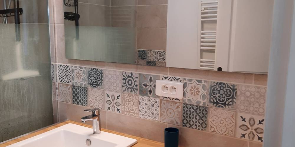 Salle d'eau avec douche à l'italienne -  Le gîte de la Framboiserie Bio (Provence-Alpes-Côte d’Azur, Bouches-du-Rhône)