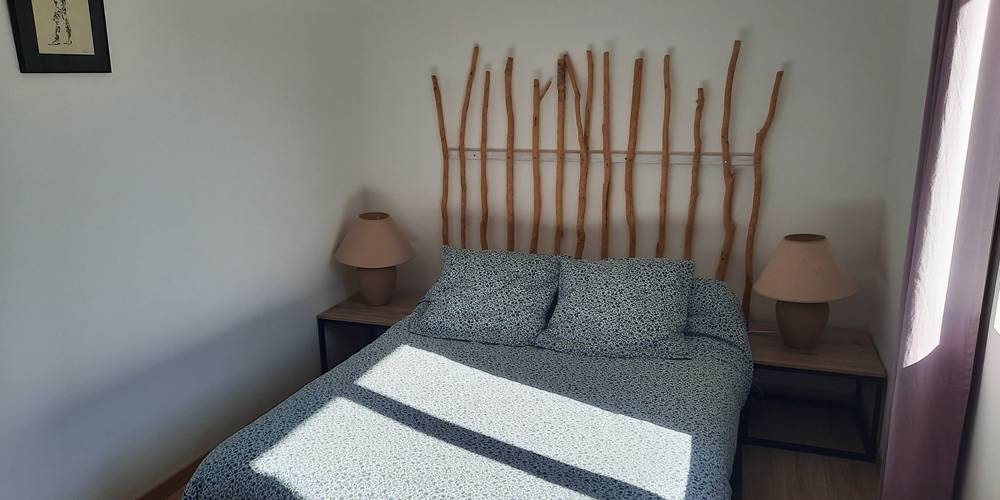 La chambre avec le lit double -  Le gîte de la Framboiserie Bio (Provence-Alpes-Côte d’Azur, Bouches-du-Rhône)